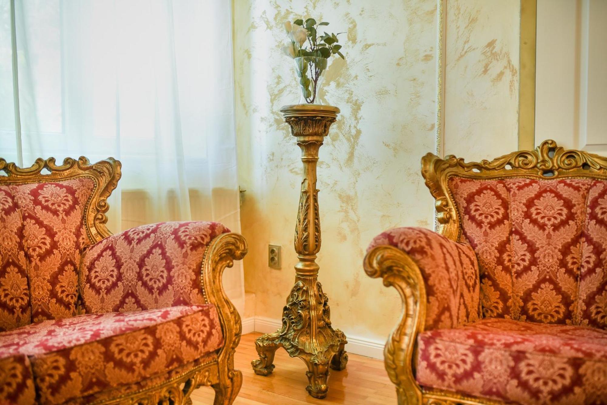 Centrally Located 2br With Balcony & Unique Design Bucarest