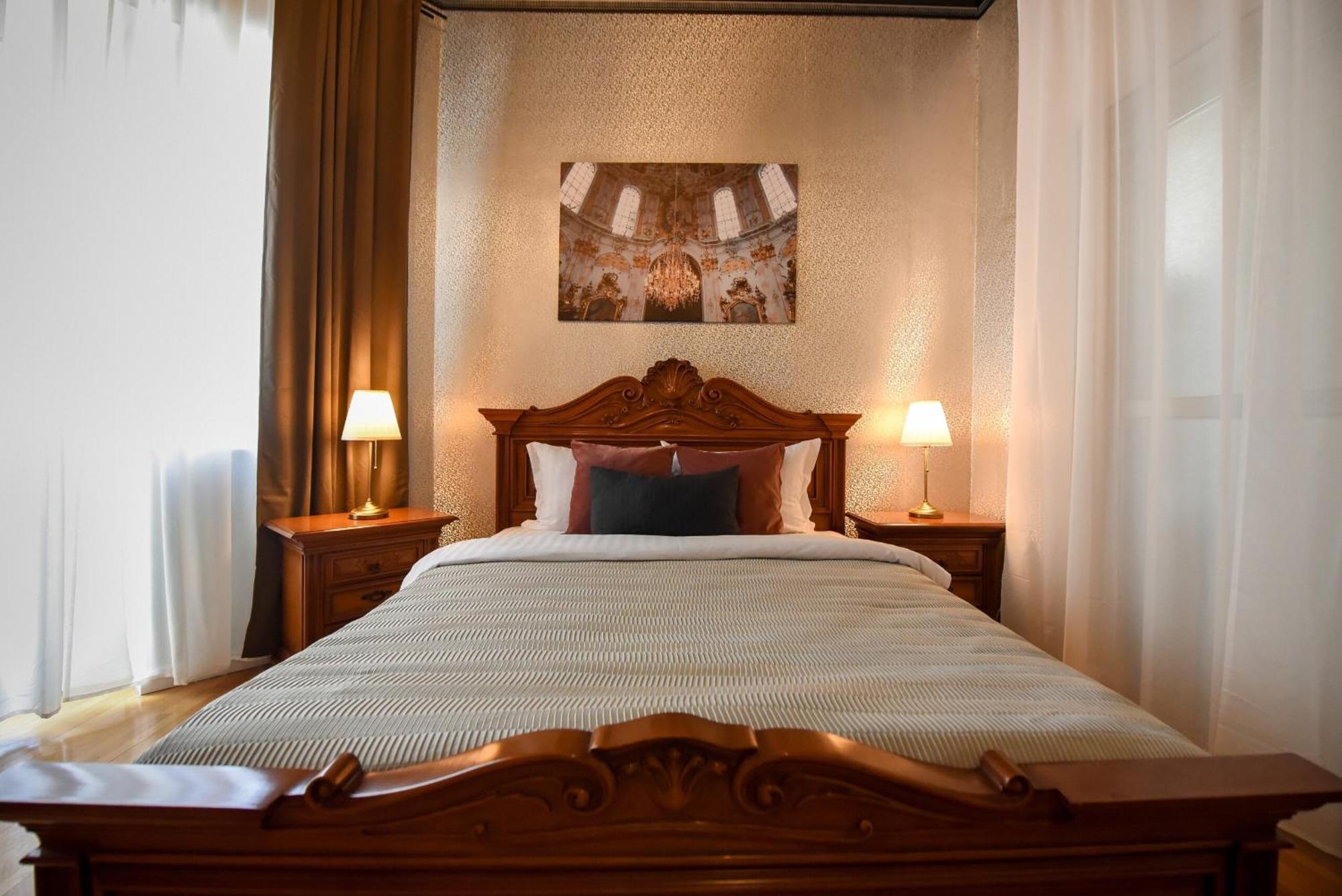 Centrally Located 2br With Balcony & Unique Design Appartamento Bucarest