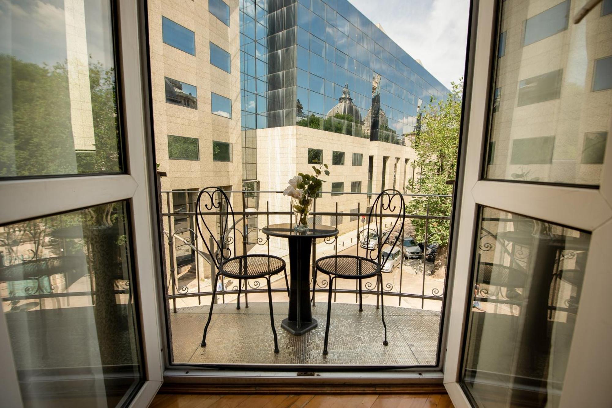 Appartamento Centrally Located 2br With Balcony & Unique Design Bucarest