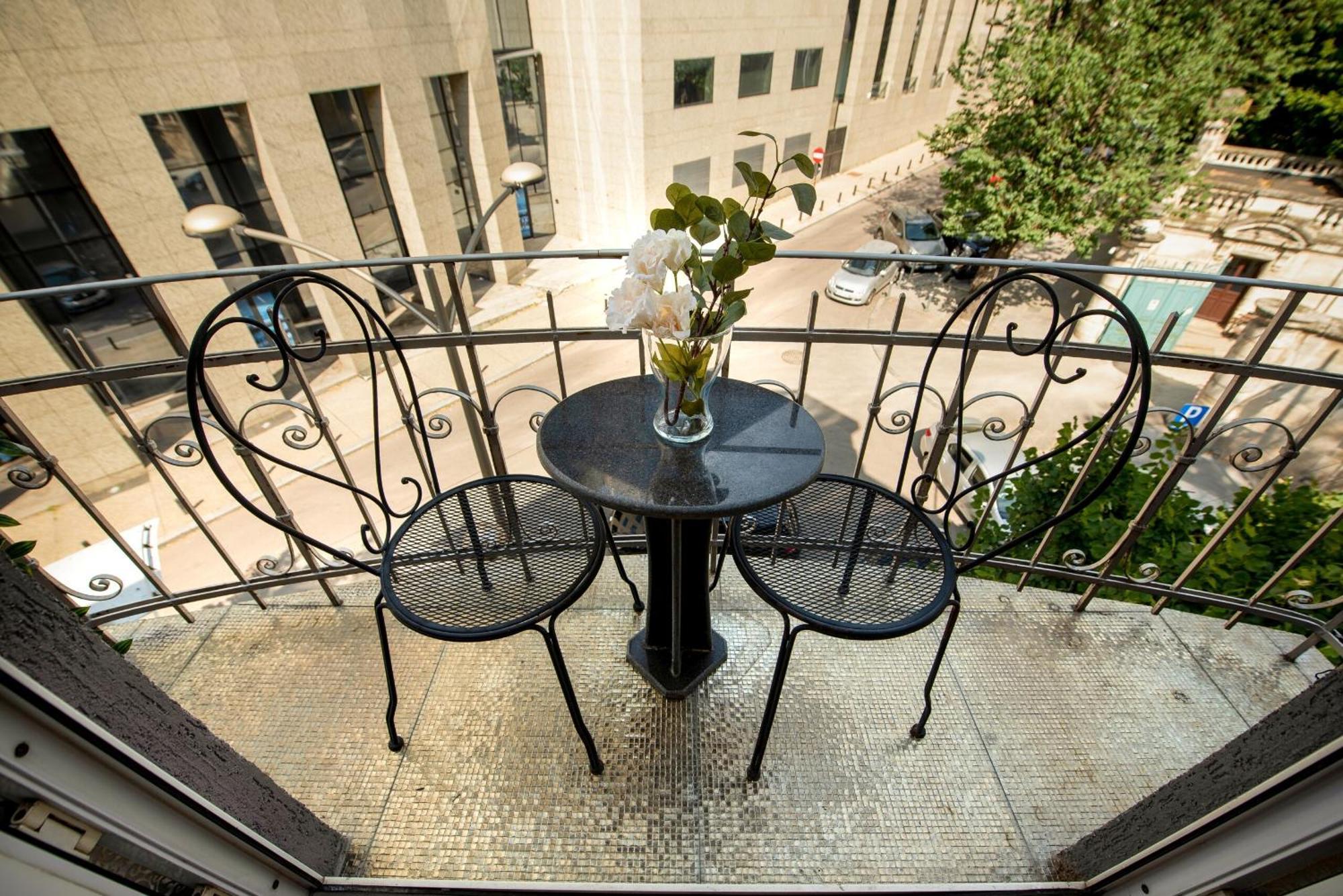 Appartamento Centrally Located 2br With Balcony & Unique Design