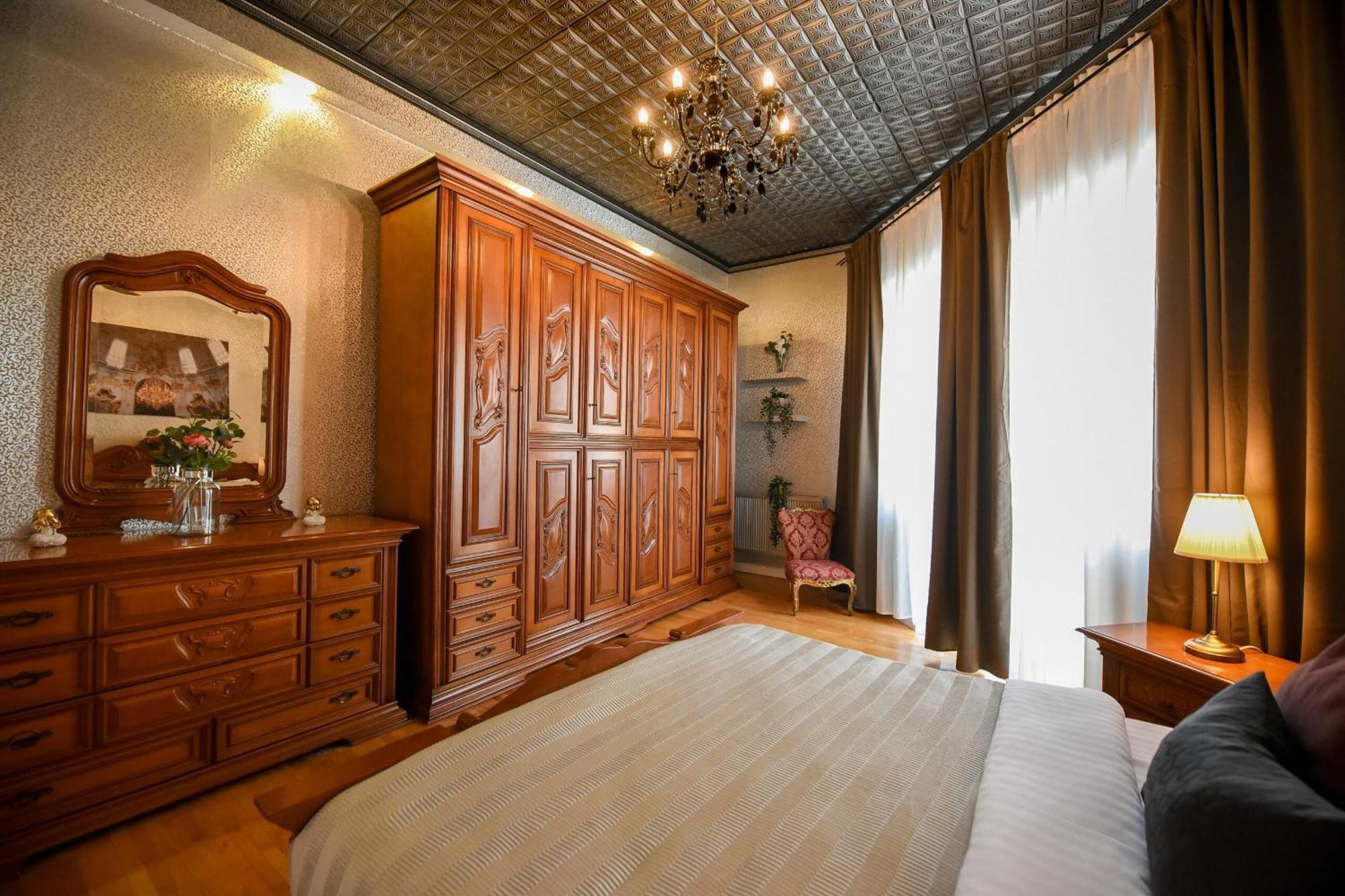公寓 Centrally Located 2br With Balcony & Unique Design