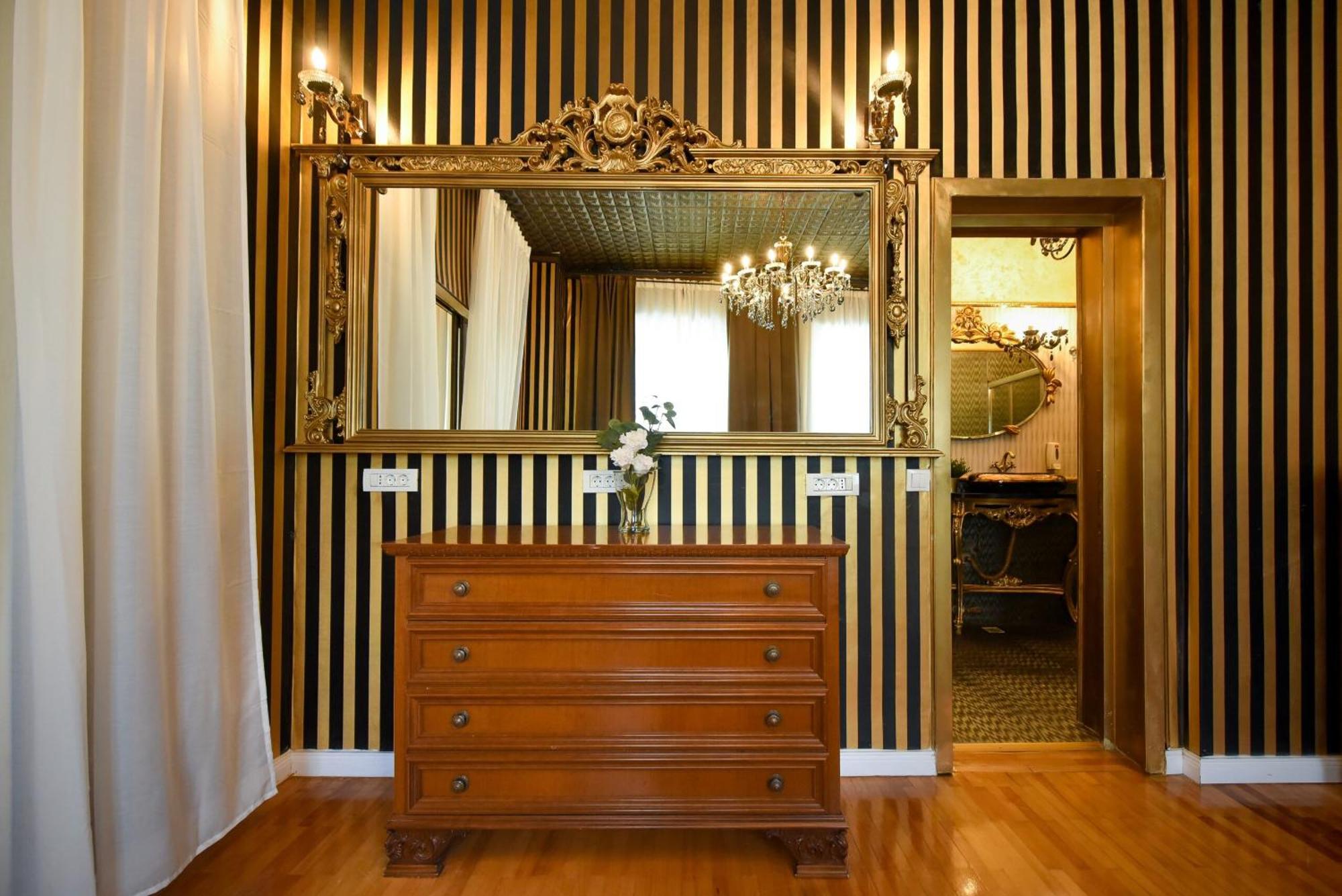 公寓 Centrally Located 2br With Balcony & Unique Design *