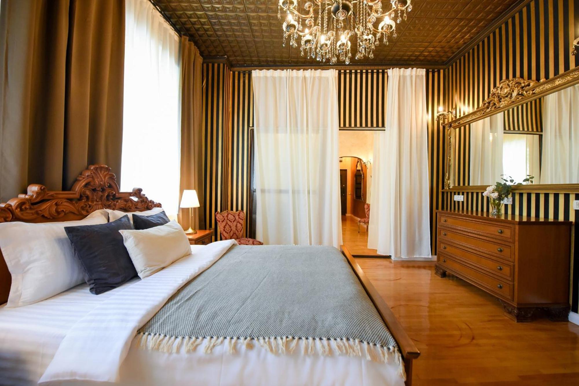 Apartment Centrally Located 2br With Balcony & Unique Design Bucharest