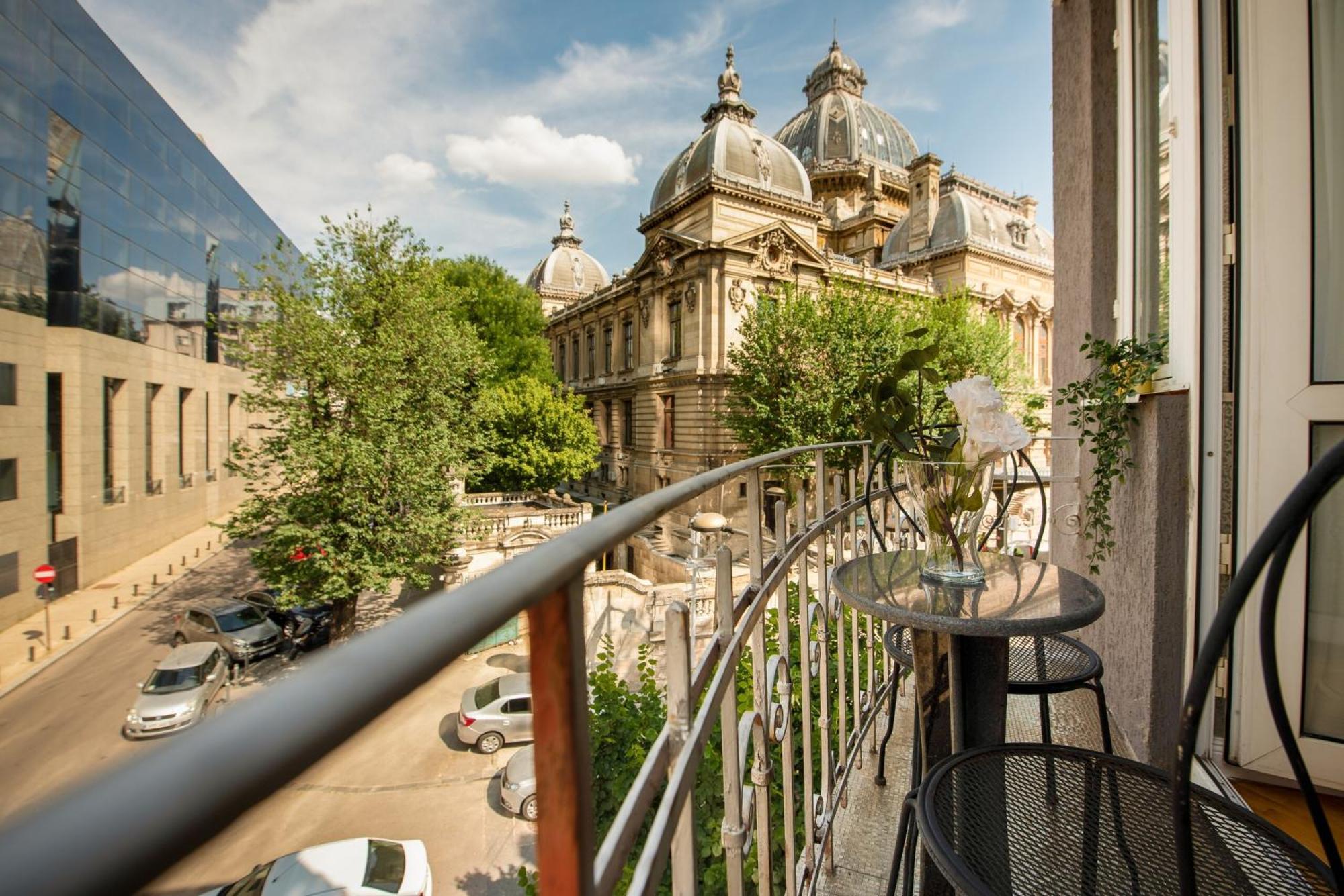 Apartment Centrally Located 2br With Balcony & Unique Design Bucharest
